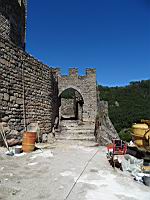 Meyras, Chateau de Ventadour, Porte a assomoir (2)